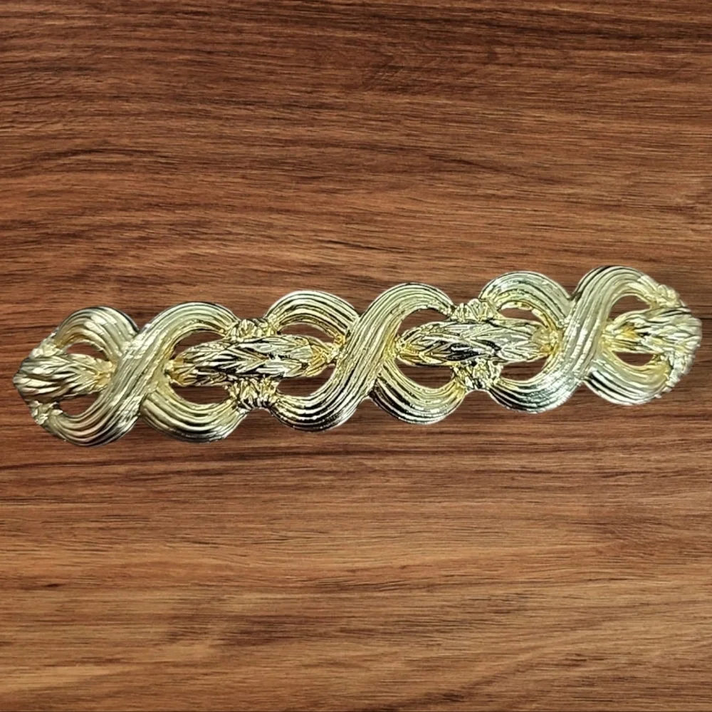 VINTAGE IVANA TRUMP GOLD TONE BROOCH PIN Signed - Picture 1 of 3